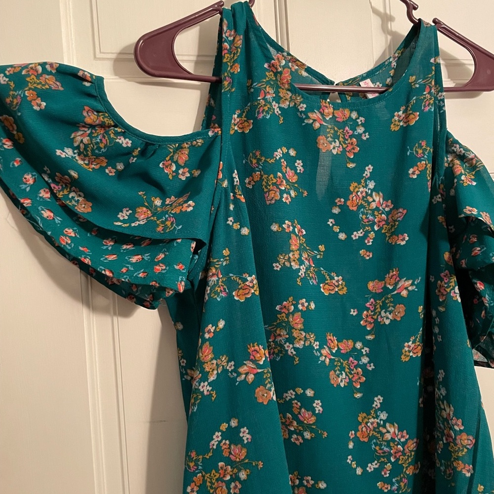 Lightweight dressy tank - Picture 2 of 2
